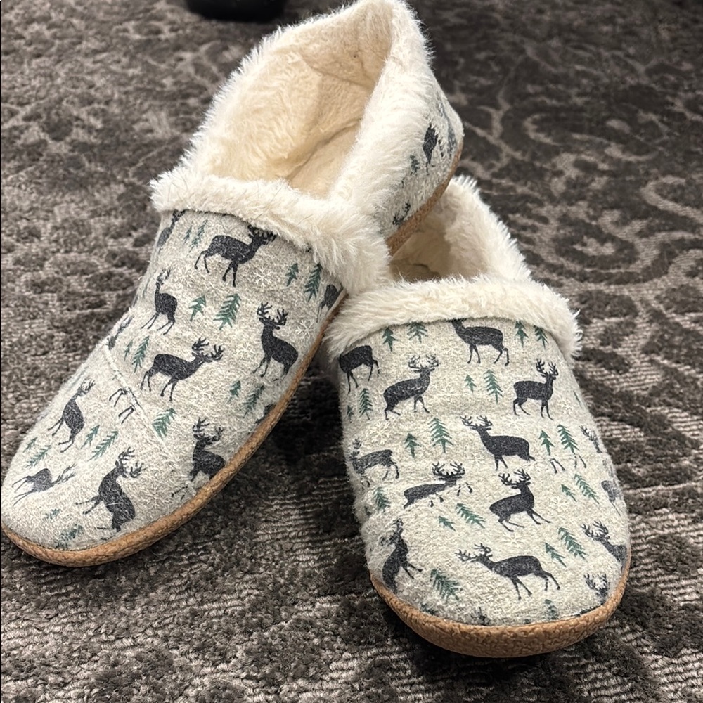 Cozy Deer Print Slippers